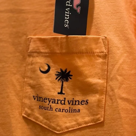NWT Vineyard Vines South Carolina Beach Signs
Short Sleeve T-Shirt - Picture 10 of 11